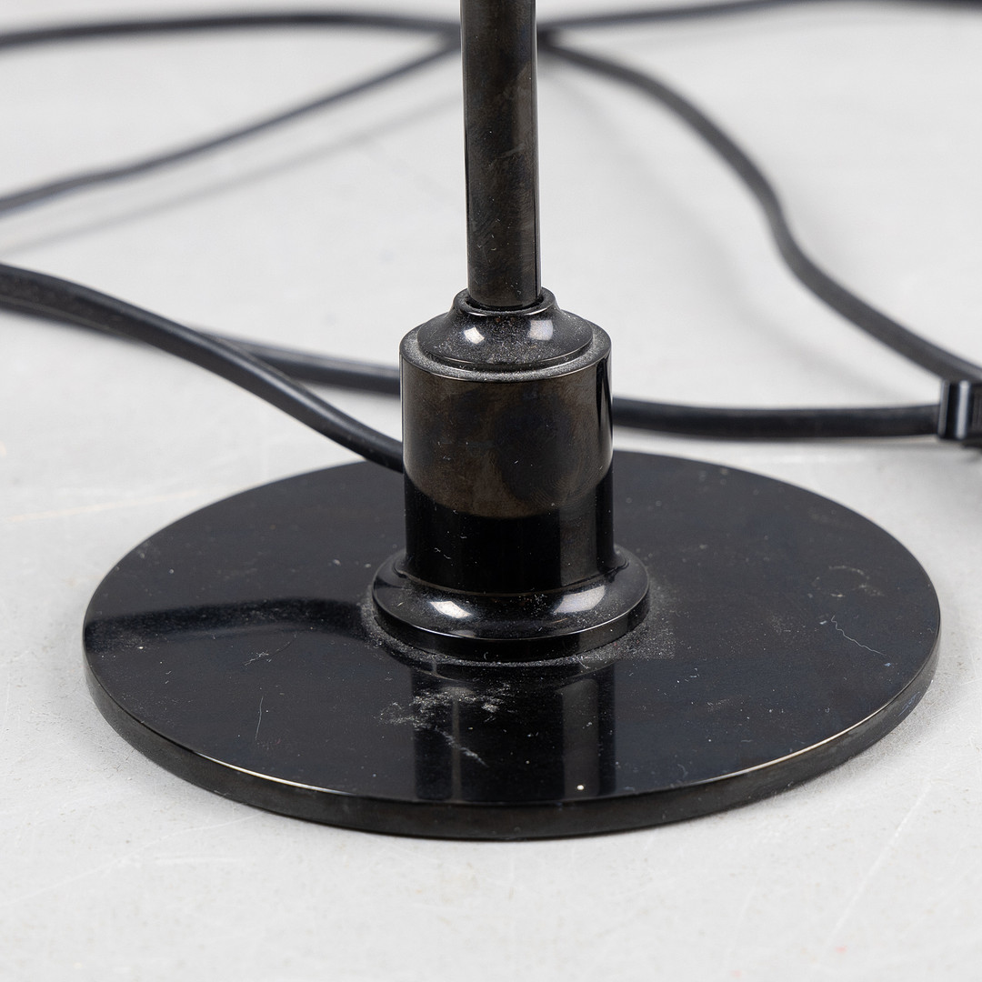 POUL HENNINGSEN. Bordslampa, 