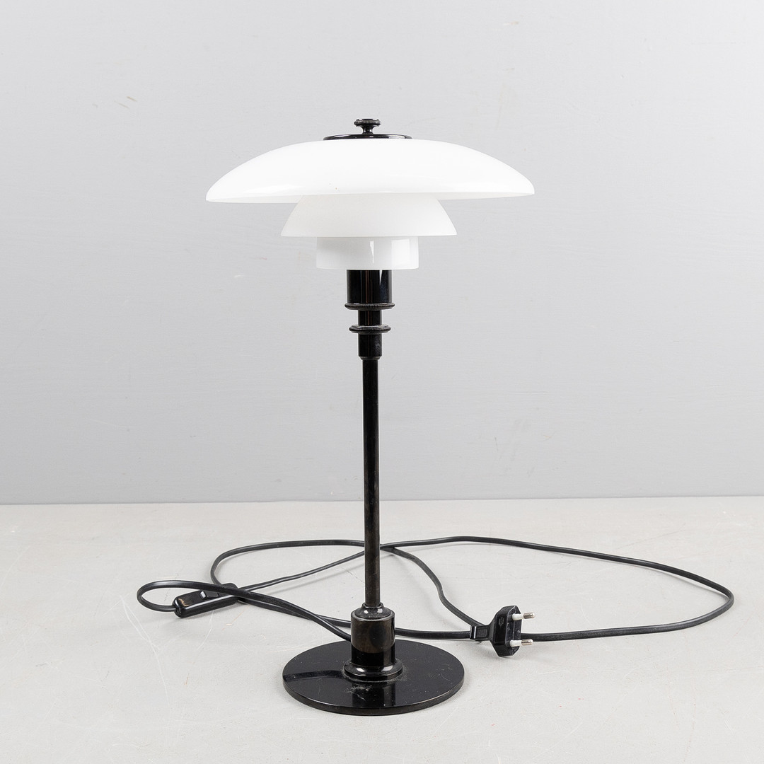 POUL HENNINGSEN. Bordslampa, 
