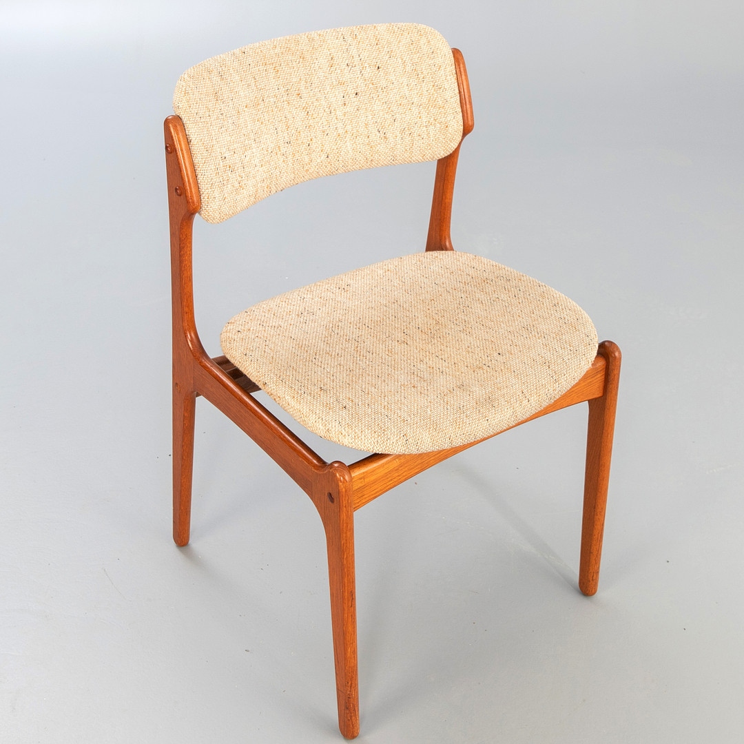 ERIK BUCH. O. D. Møbler, 5 Stühle (5).