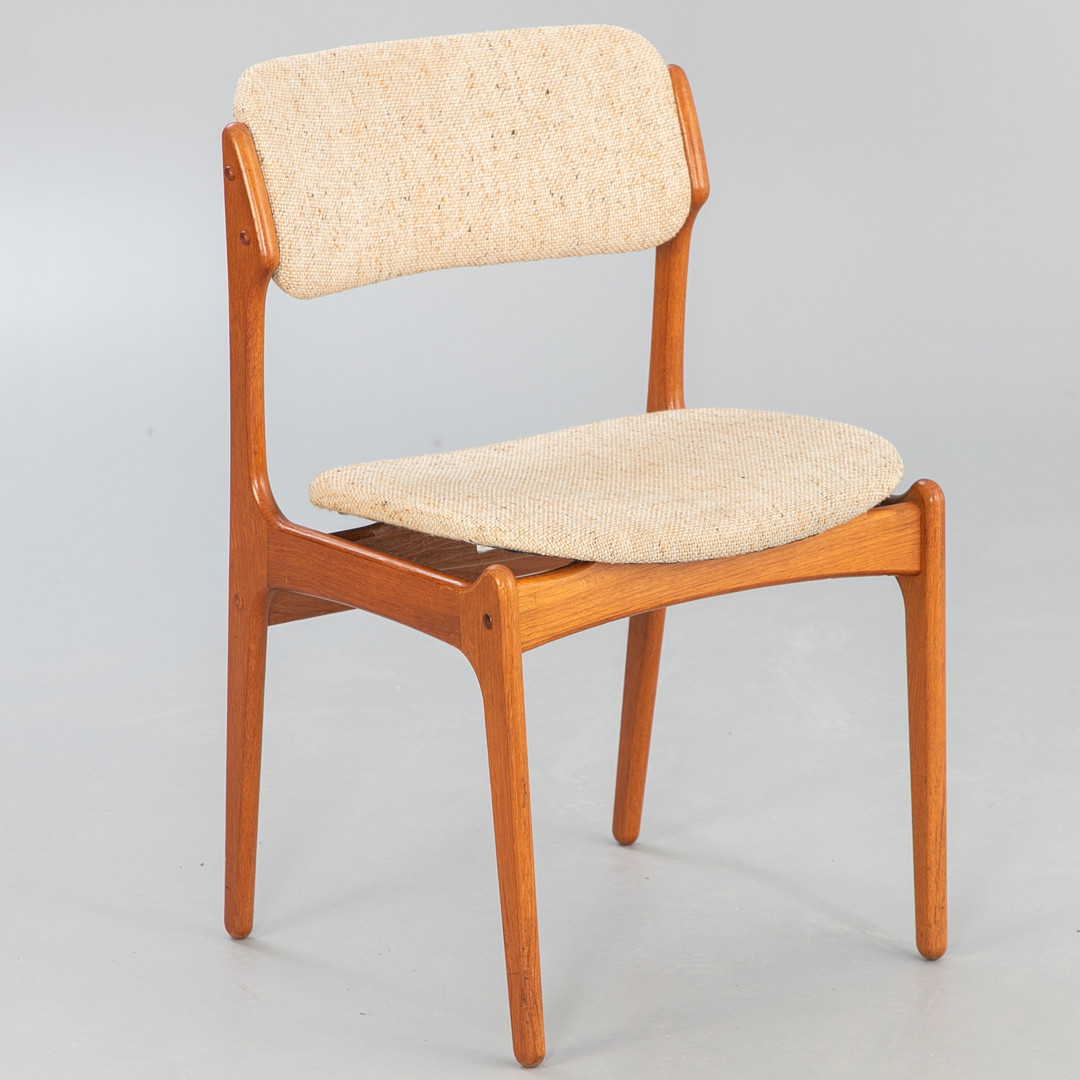 ERIK BUCH. O. D. Møbler, 5 Stühle (5).