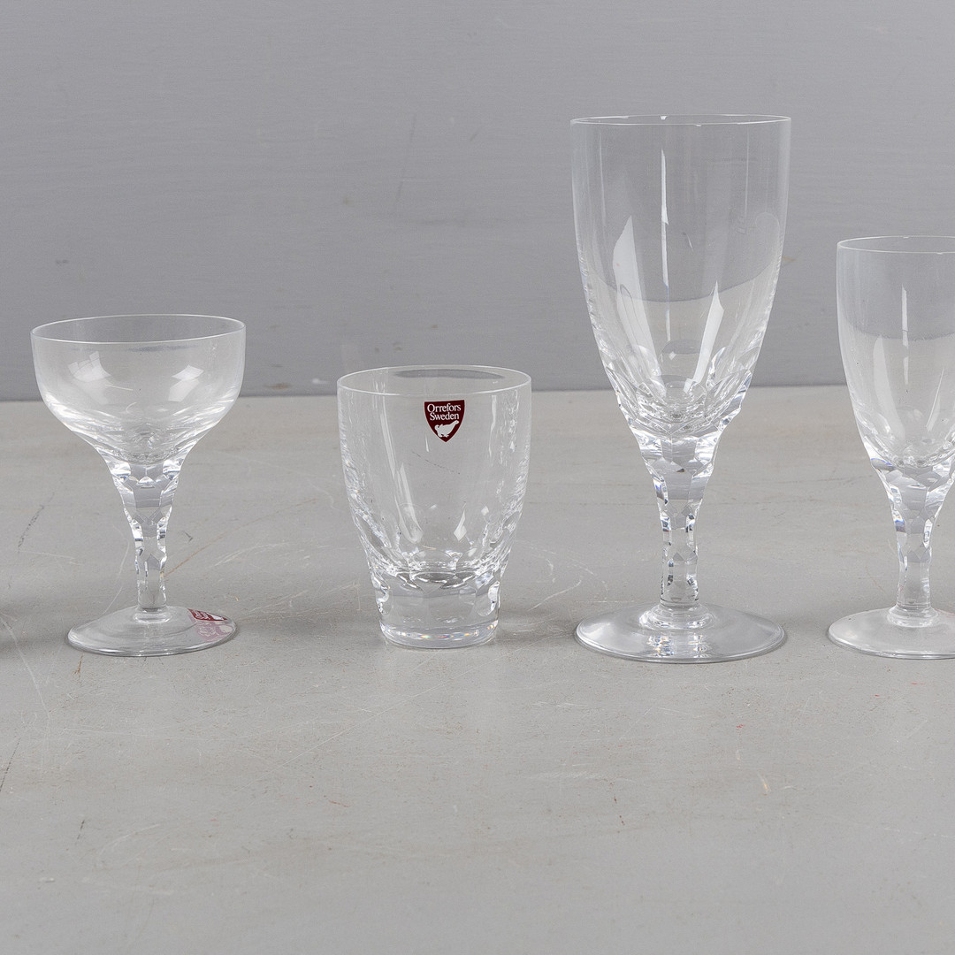 INGEBORG LUNDIN. Glasservis bl a 