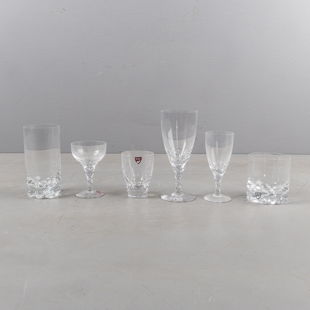 INGEBORG LUNDIN. Glasservis bl a 