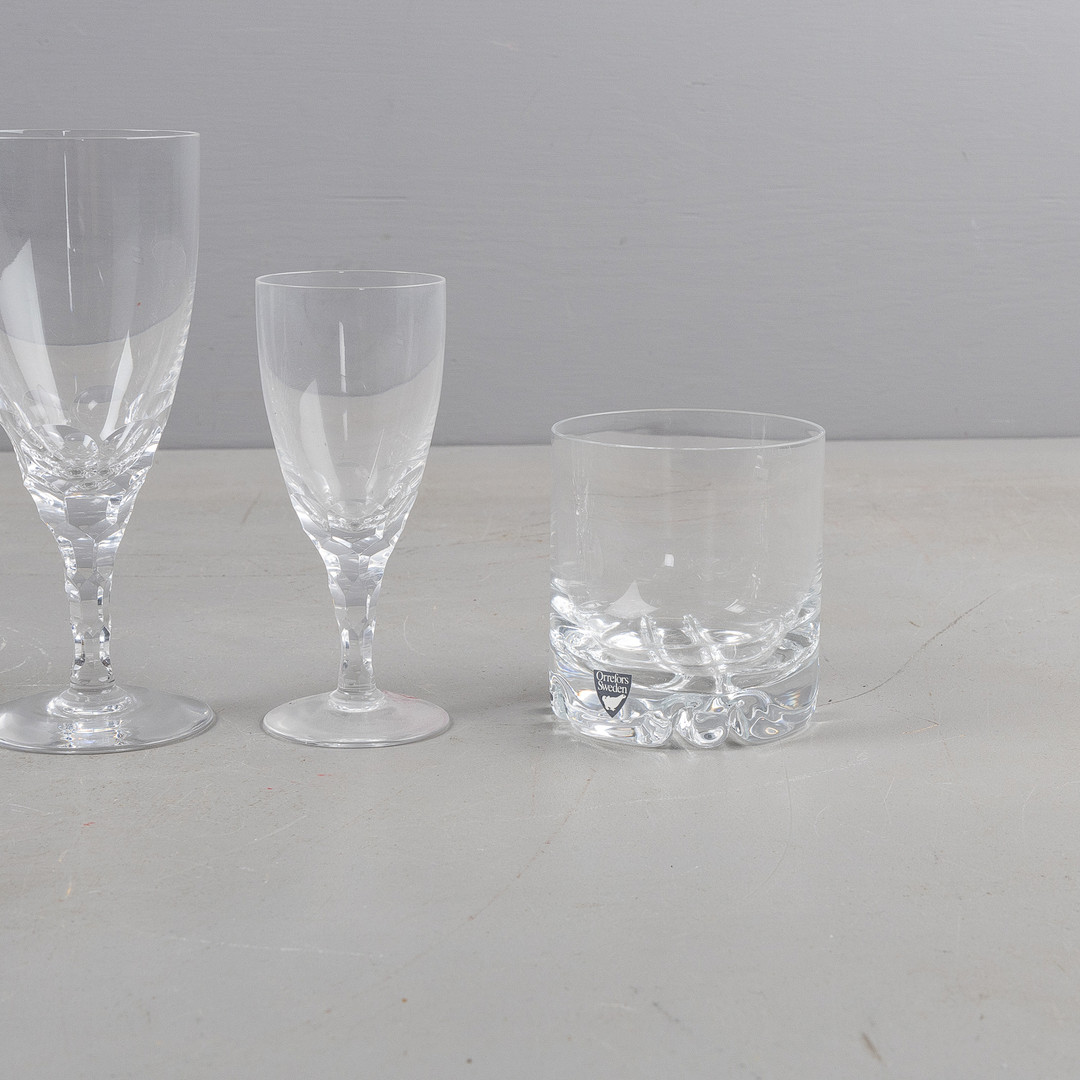 INGEBORG LUNDIN. Glasservis bl a 