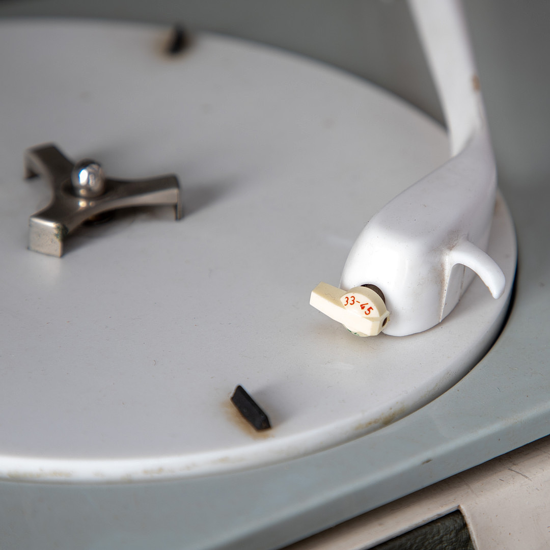 DIETER RAMS, WILHELM WAGENFELD, GERD ALFRED MÜLLER. Braun. Koffer Schallplattenspieler „PC 3 SV“, 1950/60er Jahre.