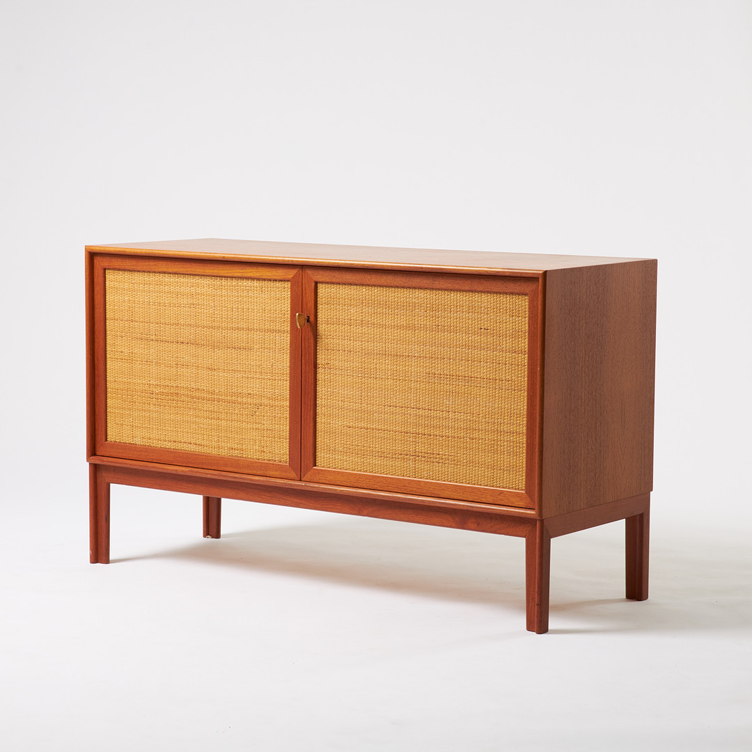 ALF SVENSSON. Sideboard, 1-par, Bjästa Snickerifabrik, 1950-60-tal. Teak, pardörrar med rotting.