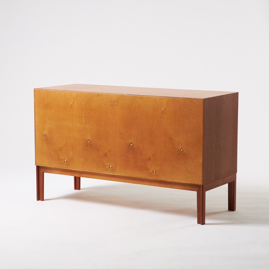 ALF SVENSSON. Sideboard, 1-par, Bjästa Snickerifabrik, 1950-60-tal. Teak, pardörrar med rotting.