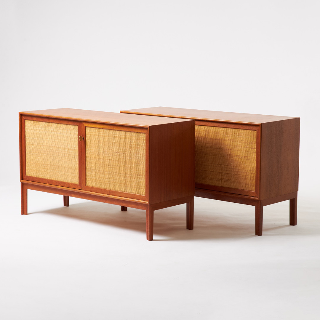 ALF SVENSSON. Sideboard, 1-par, Bjästa Snickerifabrik, 1950-60-tal. Teak, pardörrar med rotting.