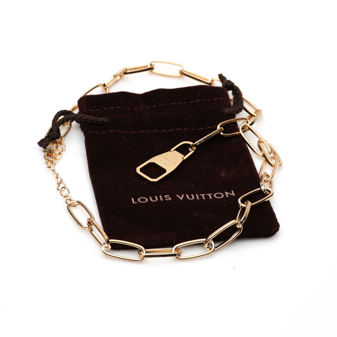LOUIS VUITTON, halsband guldfrgad med (puller till blixtls). - Stockholms  Auktionsverk