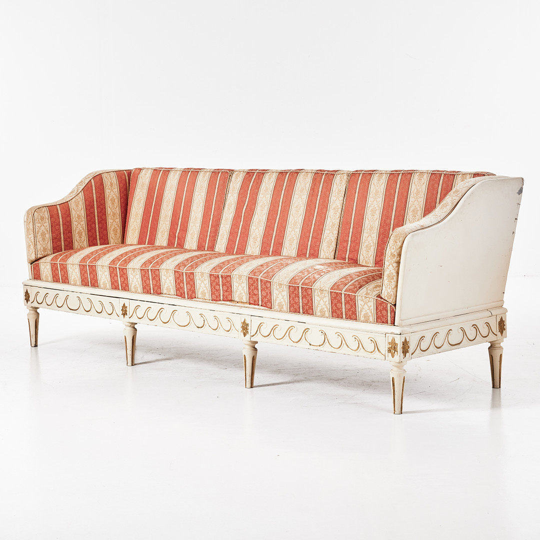 JOHAN ERHARDT WILHELM (ämbetsmästare i Stockholm 1757-1786), trågsoffa, gustavianskt stockholmsarbete, monogramsignerad IW samt två gånger med Stockholms snickarämbetes stämpel.