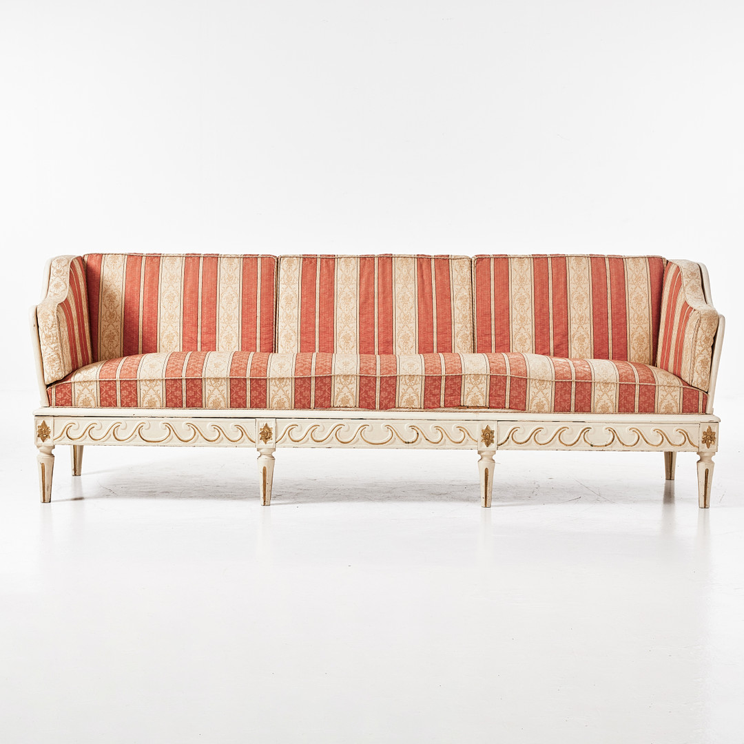 JOHAN ERHARDT WILHELM (ämbetsmästare i Stockholm 1757-1786), trågsoffa, gustavianskt stockholmsarbete, monogramsignerad IW samt två gånger med Stockholms snickarämbetes stämpel.