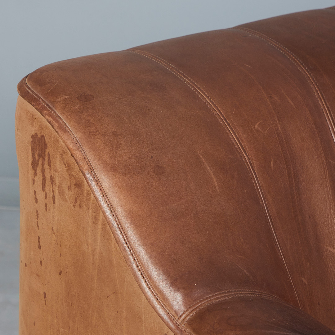 De Sede, Sofa / Couch, Modell 'DS 44', Büffelleder, 1970er Jahre, Schweiz.