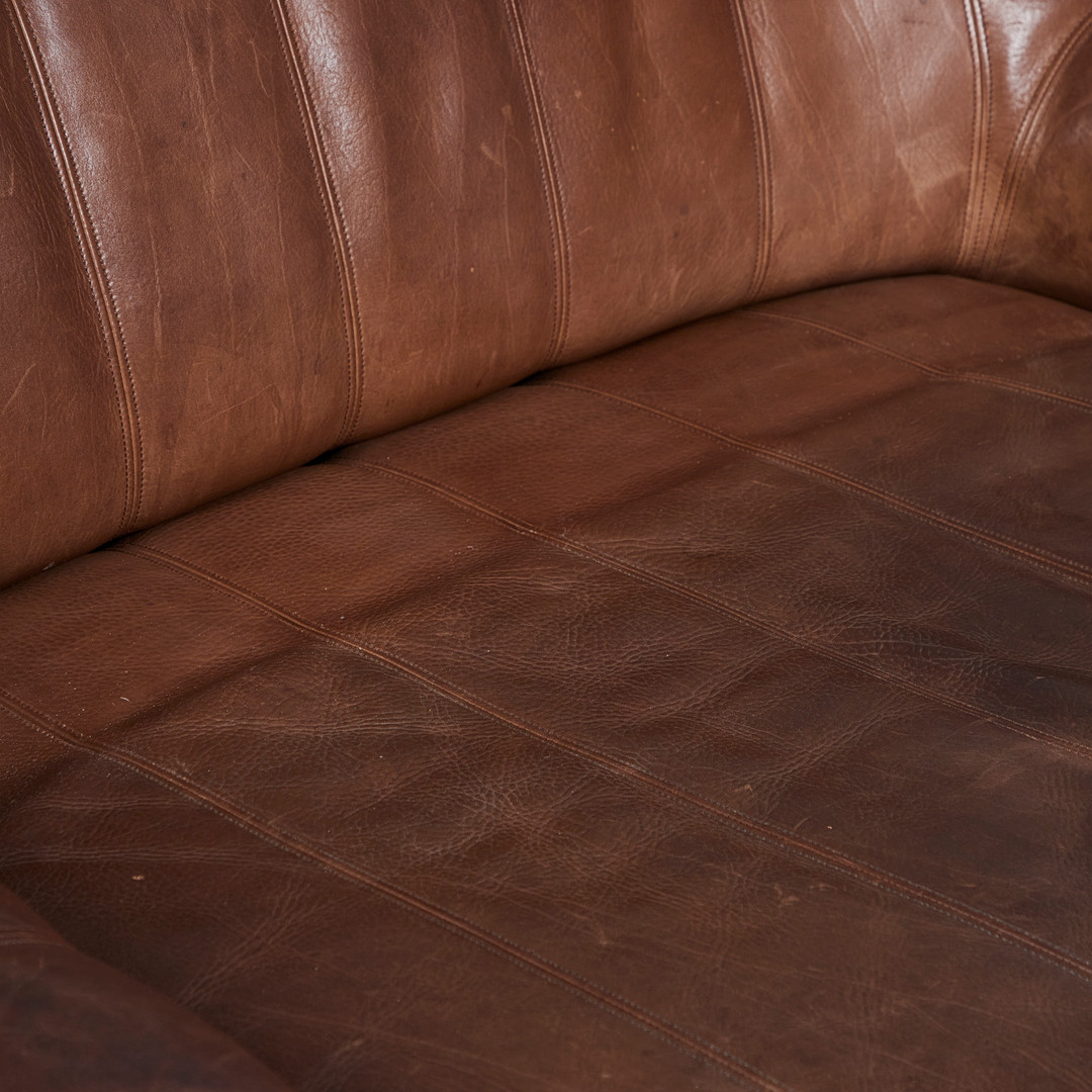 De Sede, Sofa / Couch, Modell 'DS 44', Büffelleder, 1970er Jahre, Schweiz.
