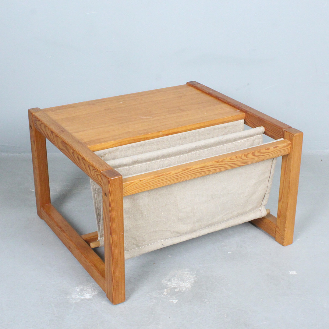 KARIN MOBRING. IKEA. Armlehnsessel / Safari-Chair, Modell 'Diana' / 'Diana Chair', mit Beistelltisch, Schweden, 1970er Jahre.