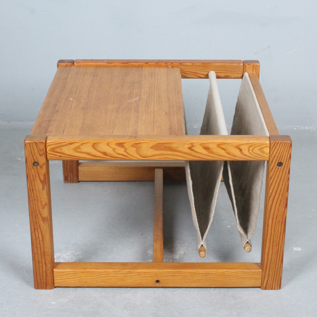 KARIN MOBRING. IKEA. Armlehnsessel / Safari-Chair, Modell 'Diana' / 'Diana Chair', mit Beistelltisch, Schweden, 1970er Jahre.