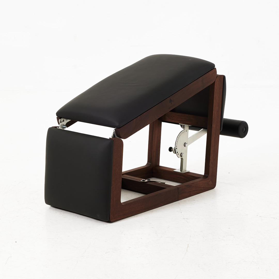 TRÄNINGSBÄNK. NOHrD TriaTrainer Bench WaterRower. Valnötsfanerad med läderklädsel.