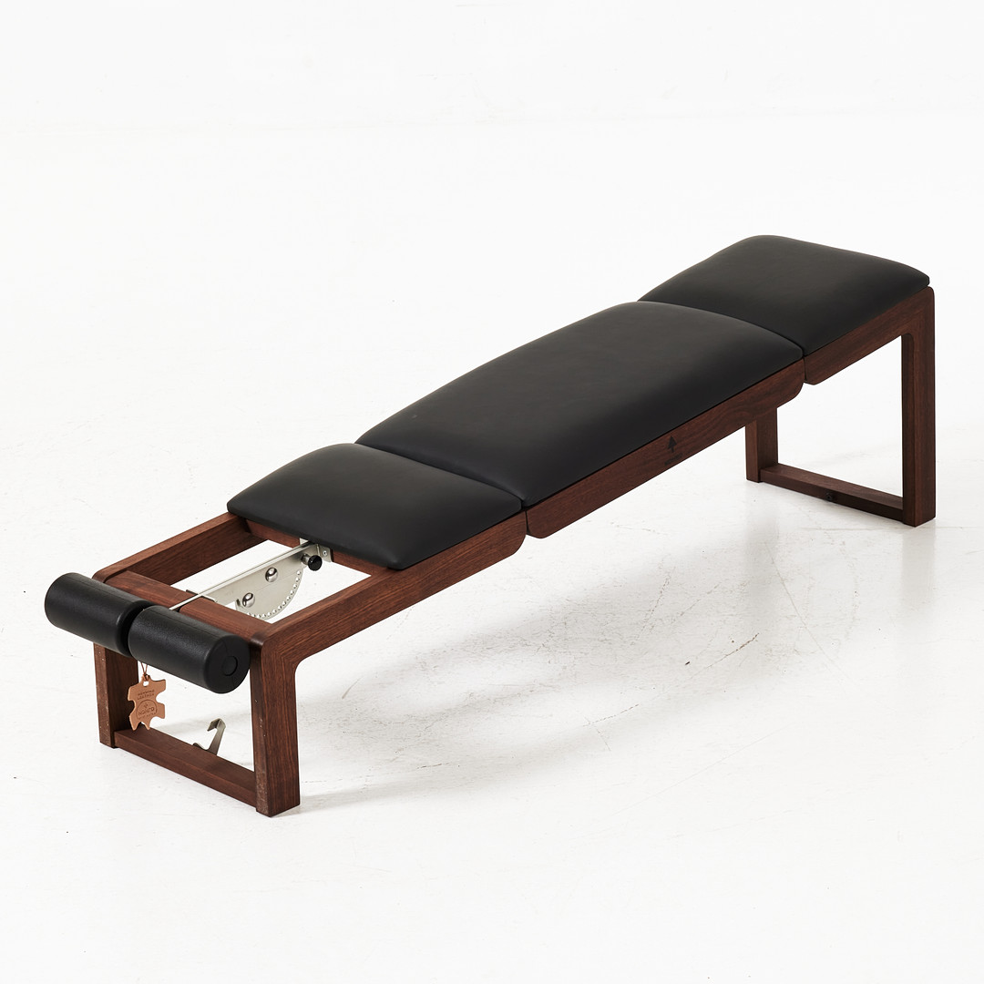 TRÄNINGSBÄNK. NOHrD TriaTrainer Bench WaterRower. Valnötsfanerad med läderklädsel.