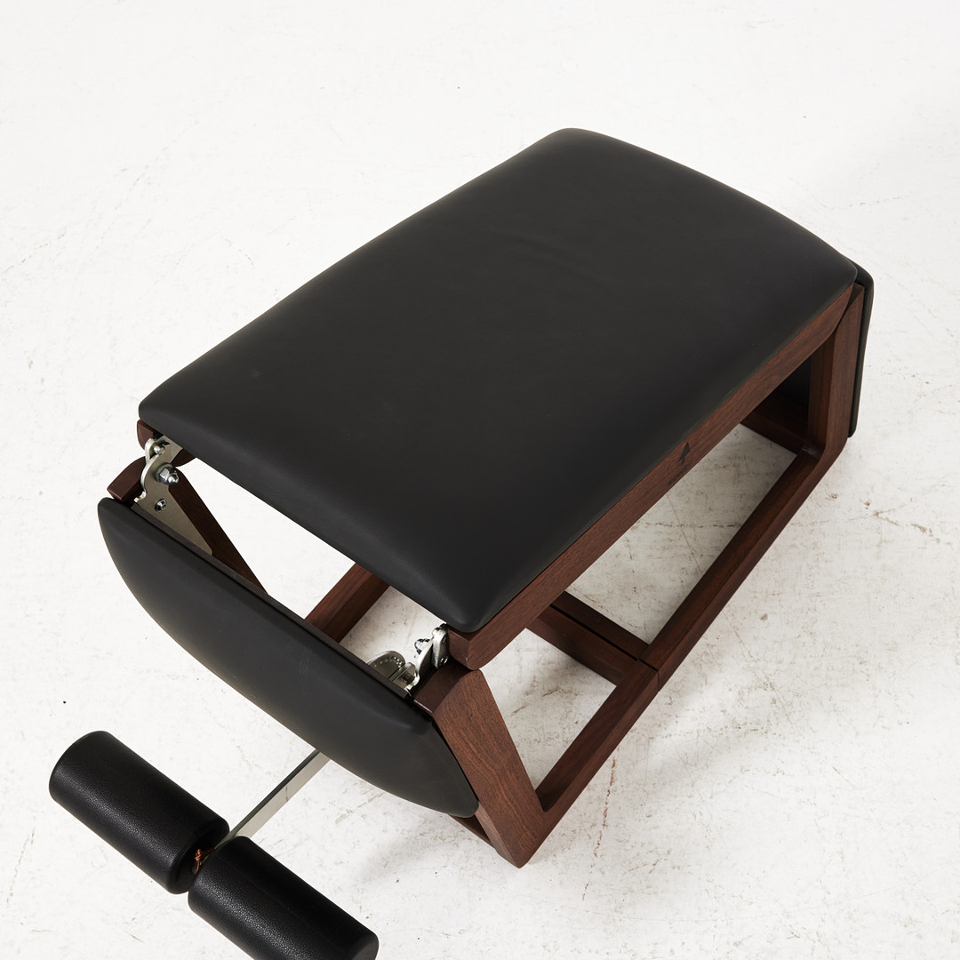 TRÄNINGSBÄNK. NOHrD TriaTrainer Bench WaterRower. Valnötsfanerad med läderklädsel.
