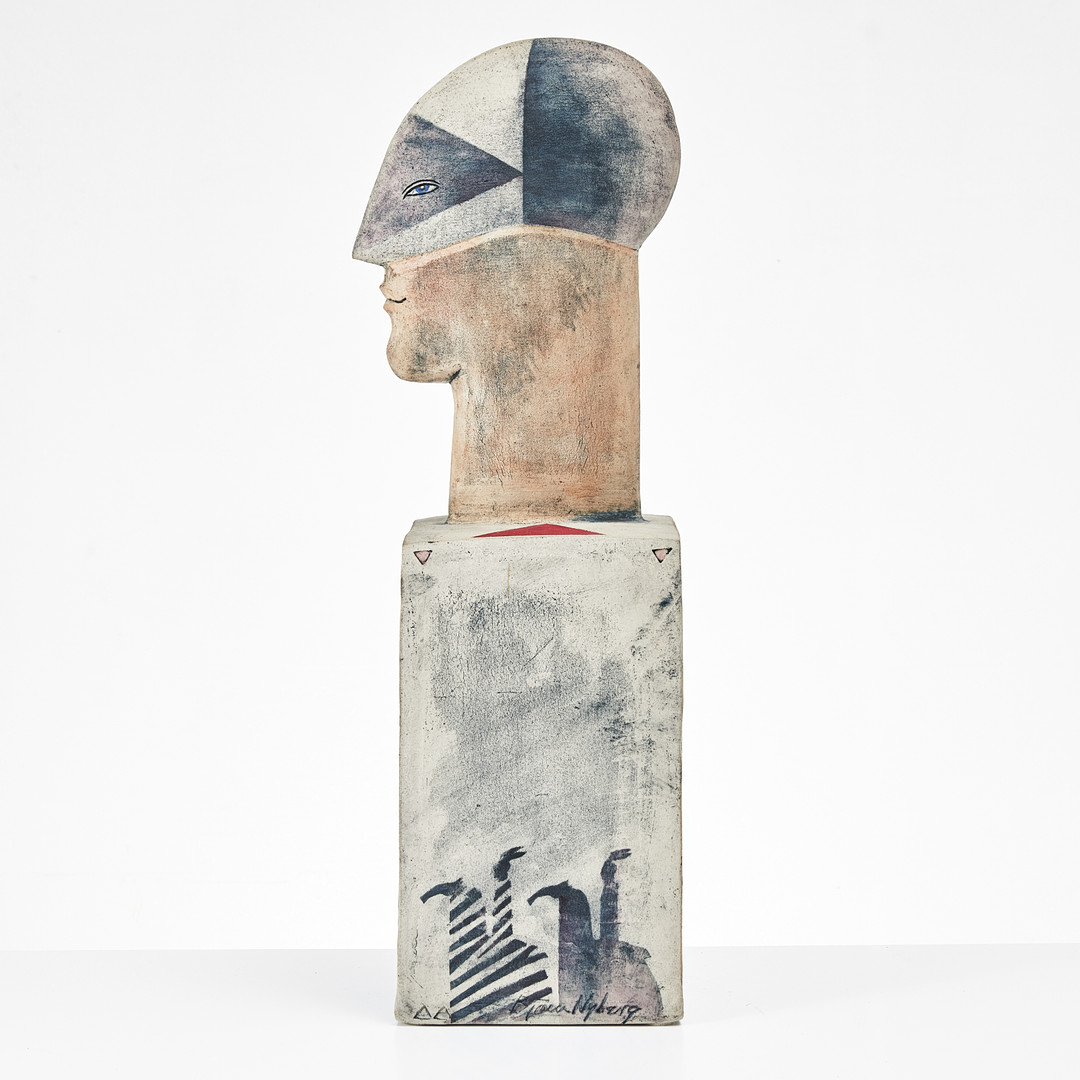 BJÖRN NYBERG. Skulptur, huvud, stengods, pressad och bemålad dekor, signerad.