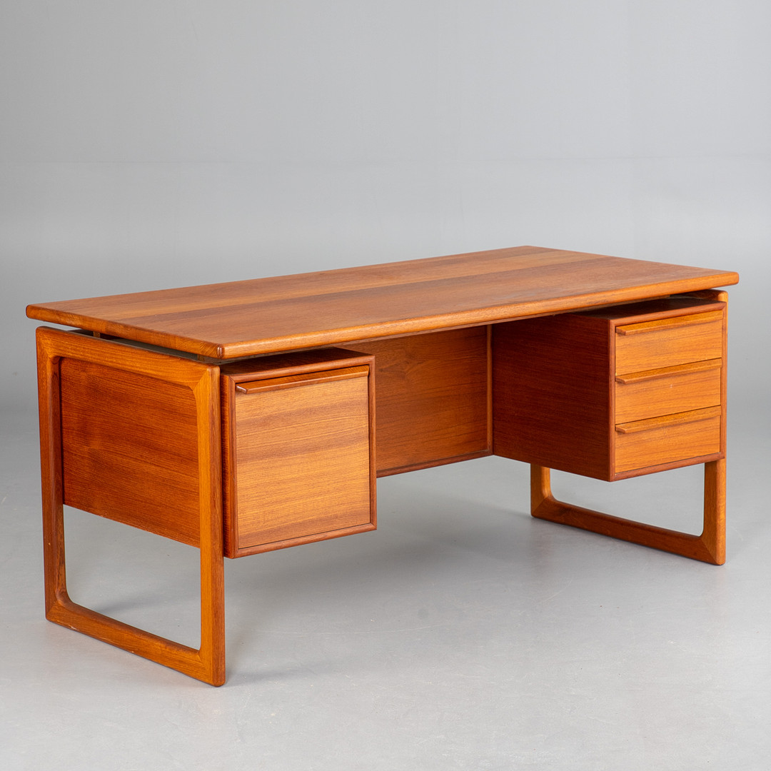 G.V. Gasvig für GV Mobler, Teak Schreibtisch, Dänemark.
