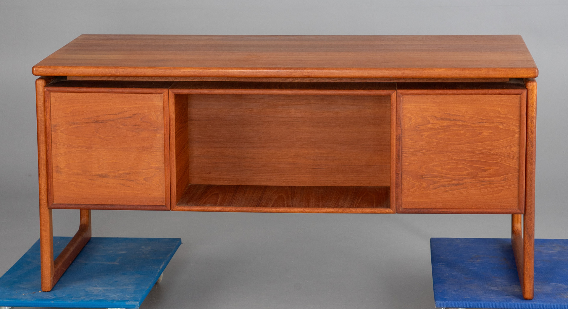 G.V. Gasvig für GV Mobler, Teak Schreibtisch, Dänemark.