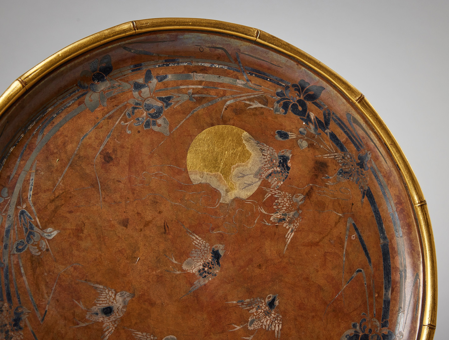 A JAPANESE BRONZE DISH INLAID WITH GOLD AND SILVER.