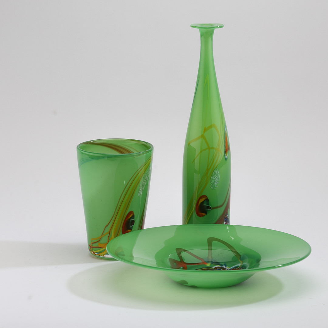 BERIT JOHANSSON. Vaser & skålfat, 3 delar, Sjöhyttan, 1996, flerfärgat glas.