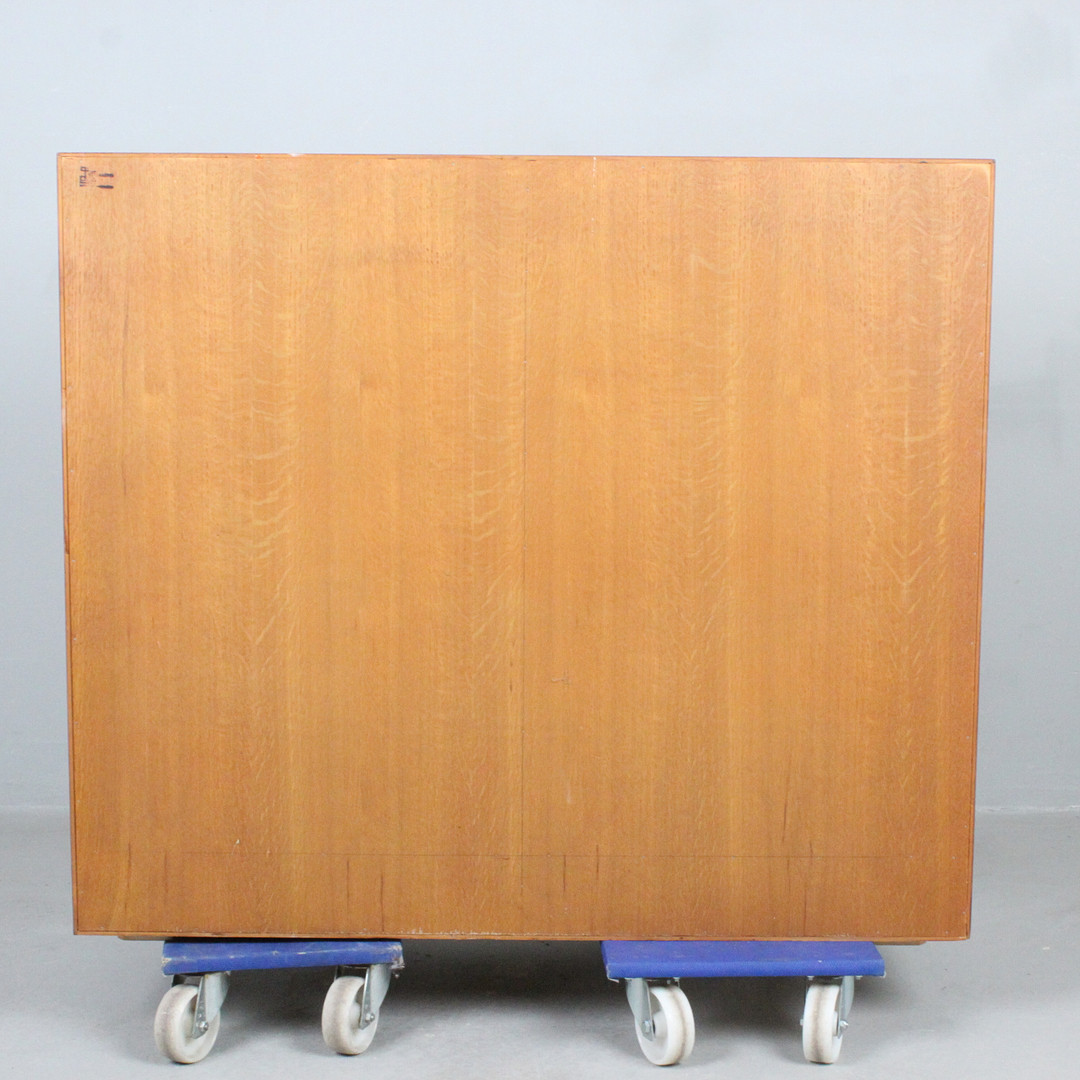 GUNNAR MYRSTRAND. Källemo. Highboard aus Eiche, Schweden, 1960er Jahre.