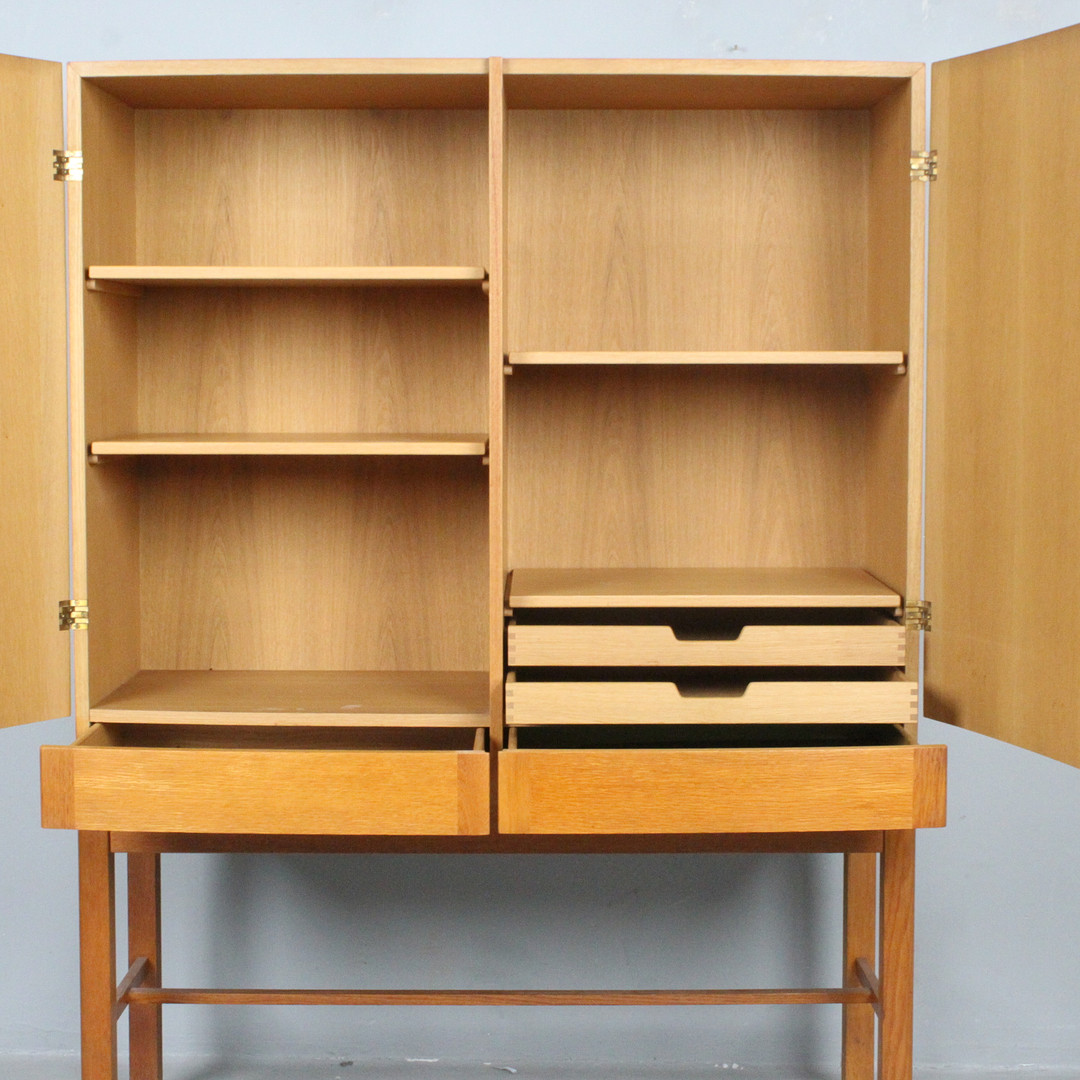 GUNNAR MYRSTRAND. Källemo. Highboard aus Eiche, Schweden, 1960er Jahre.
