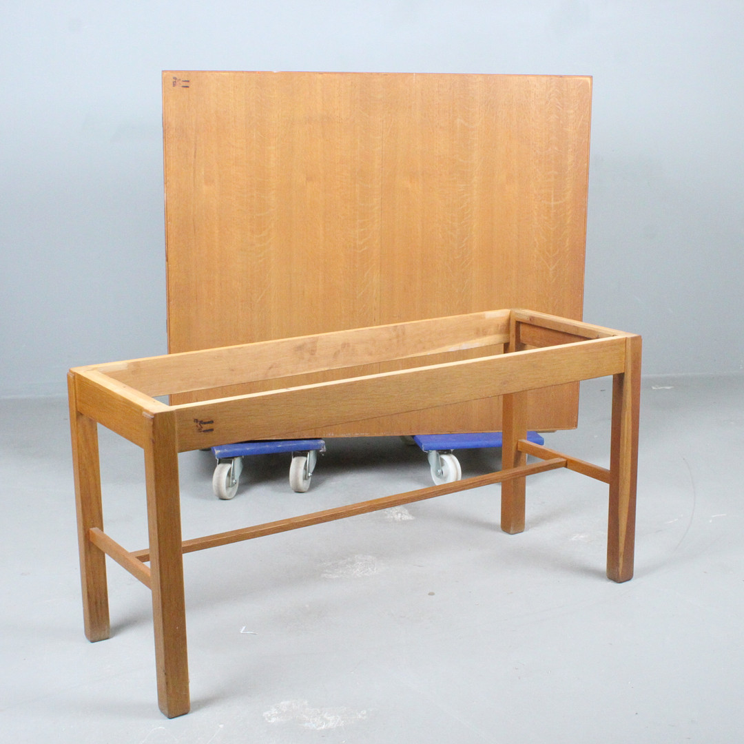 GUNNAR MYRSTRAND. Källemo. Highboard aus Eiche, Schweden, 1960er Jahre.