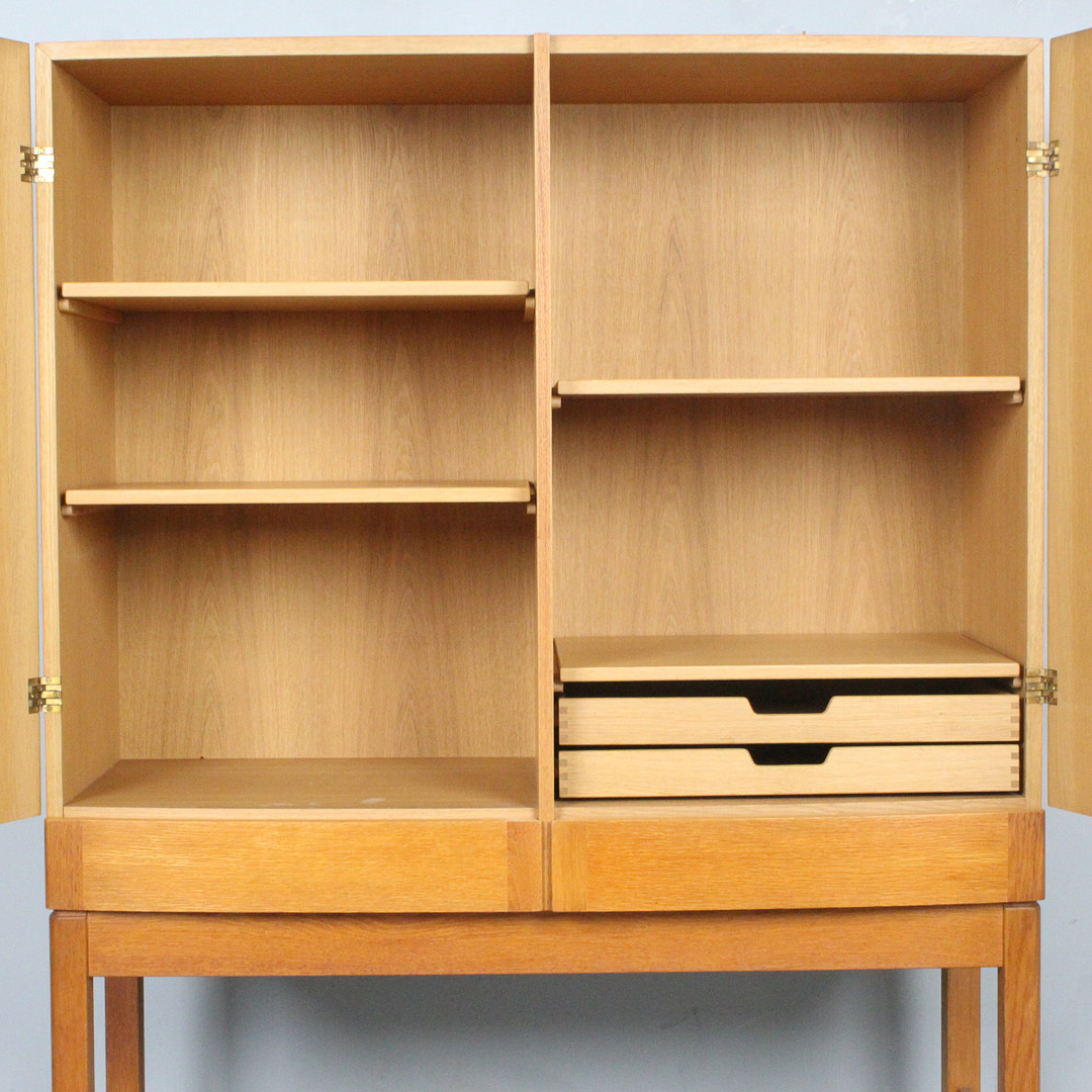 GUNNAR MYRSTRAND. Källemo. Highboard aus Eiche, Schweden, 1960er Jahre.