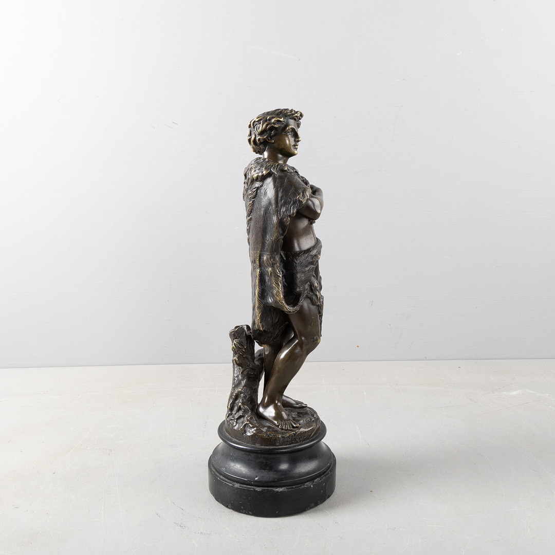 EMILE BOYER (FRANKRIKE 1877-1948). Skulptur i brons, jägare med sitt byte.