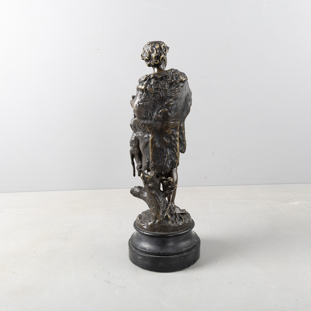 EMILE BOYER (FRANKRIKE 1877-1948). Skulptur i brons, jägare med sitt byte.