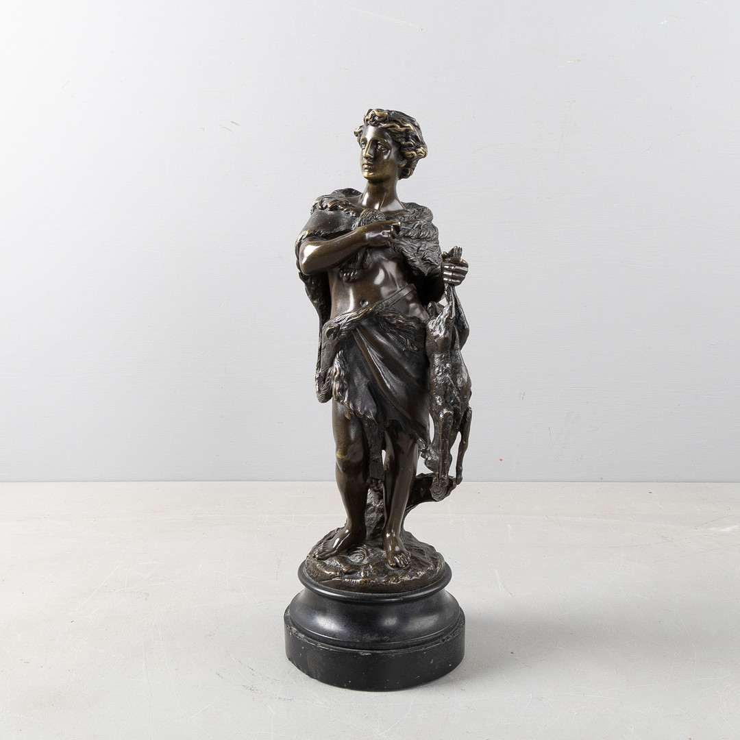 EMILE BOYER (FRANKRIKE 1877-1948). Skulptur i brons, jägare med sitt byte.