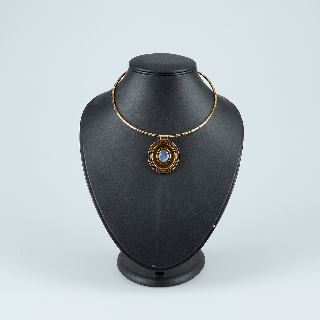 BERTEL GARDBERG. COLLIER, cabochonslipad månsten, 18K guld, Rionore of Kilkenny, Irland, 1966-71.