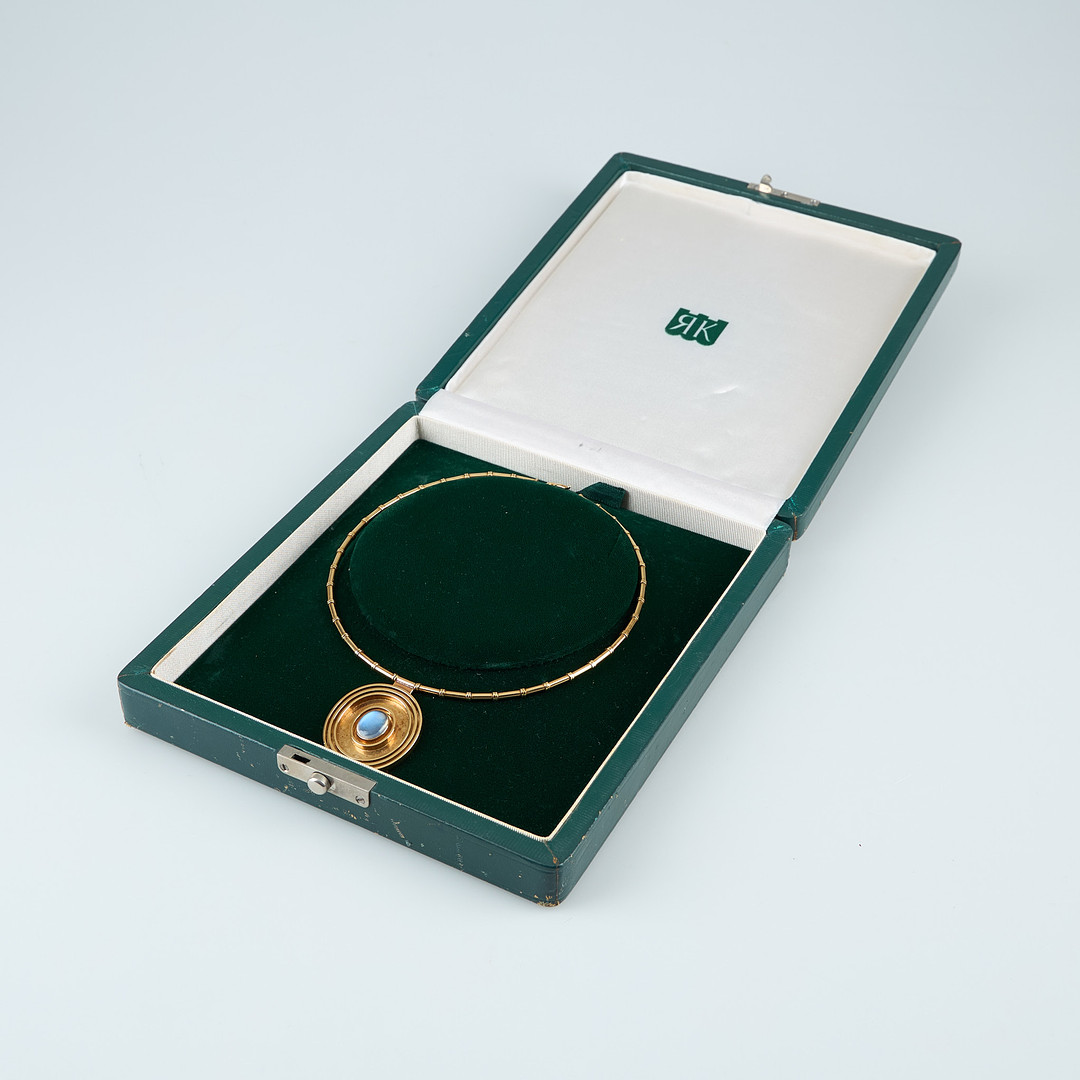 BERTEL GARDBERG. COLLIER, cabochonslipad månsten, 18K guld, Rionore of Kilkenny, Irland, 1966-71.