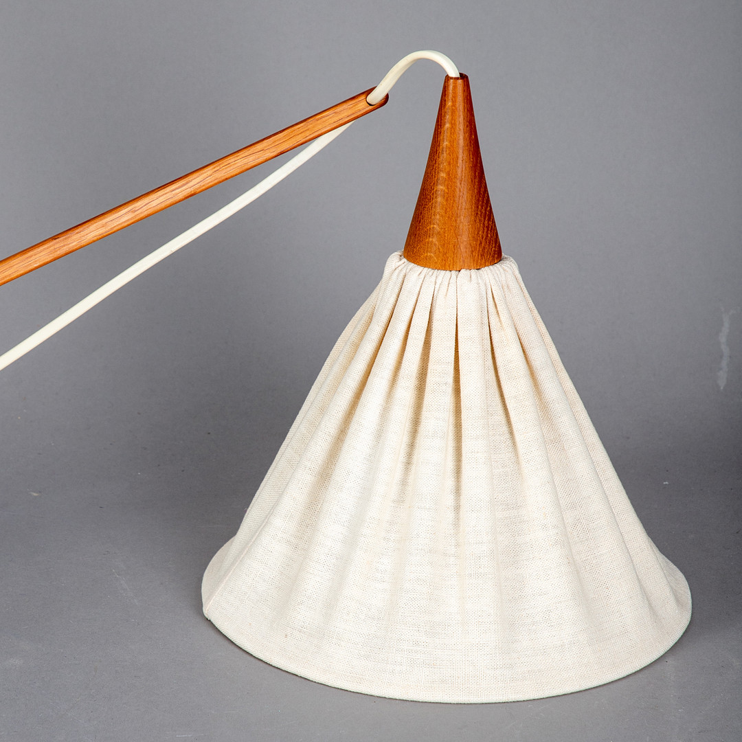 UNO & ÖSTEN KRISTIANSSON. Luxus. Teak Wandlampe mit Schwenkarm, Modell #734. Vittsjö, Schweden, 1960er Jahre.