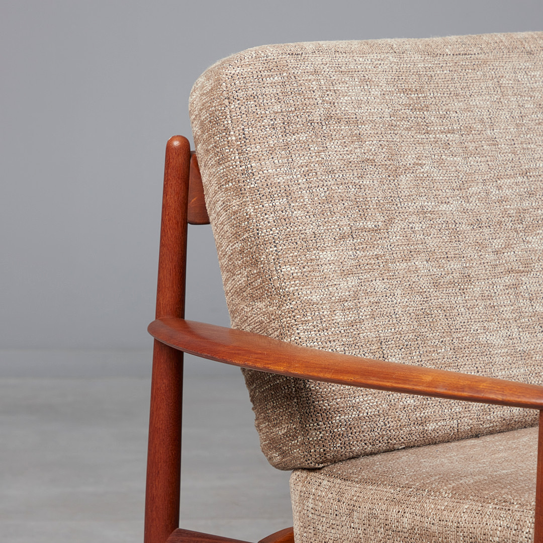 GRETE JALK. für France & Daverkosen, Dreisitzer-Sofa, Teak, Wolle, 1960er Jahre, Dänemark.
