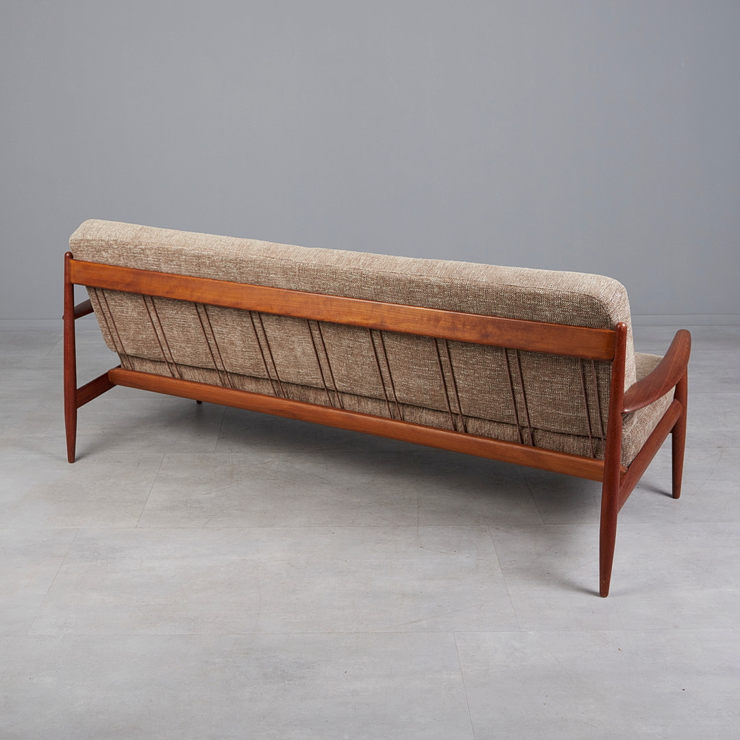 GRETE JALK. für France & Daverkosen, Dreisitzer-Sofa, Teak, Wolle, 1960er Jahre, Dänemark.
