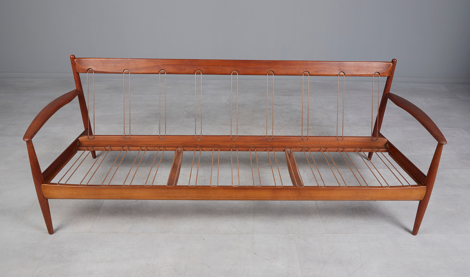 GRETE JALK. für France & Daverkosen, Dreisitzer-Sofa, Teak, Wolle, 1960er Jahre, Dänemark.
