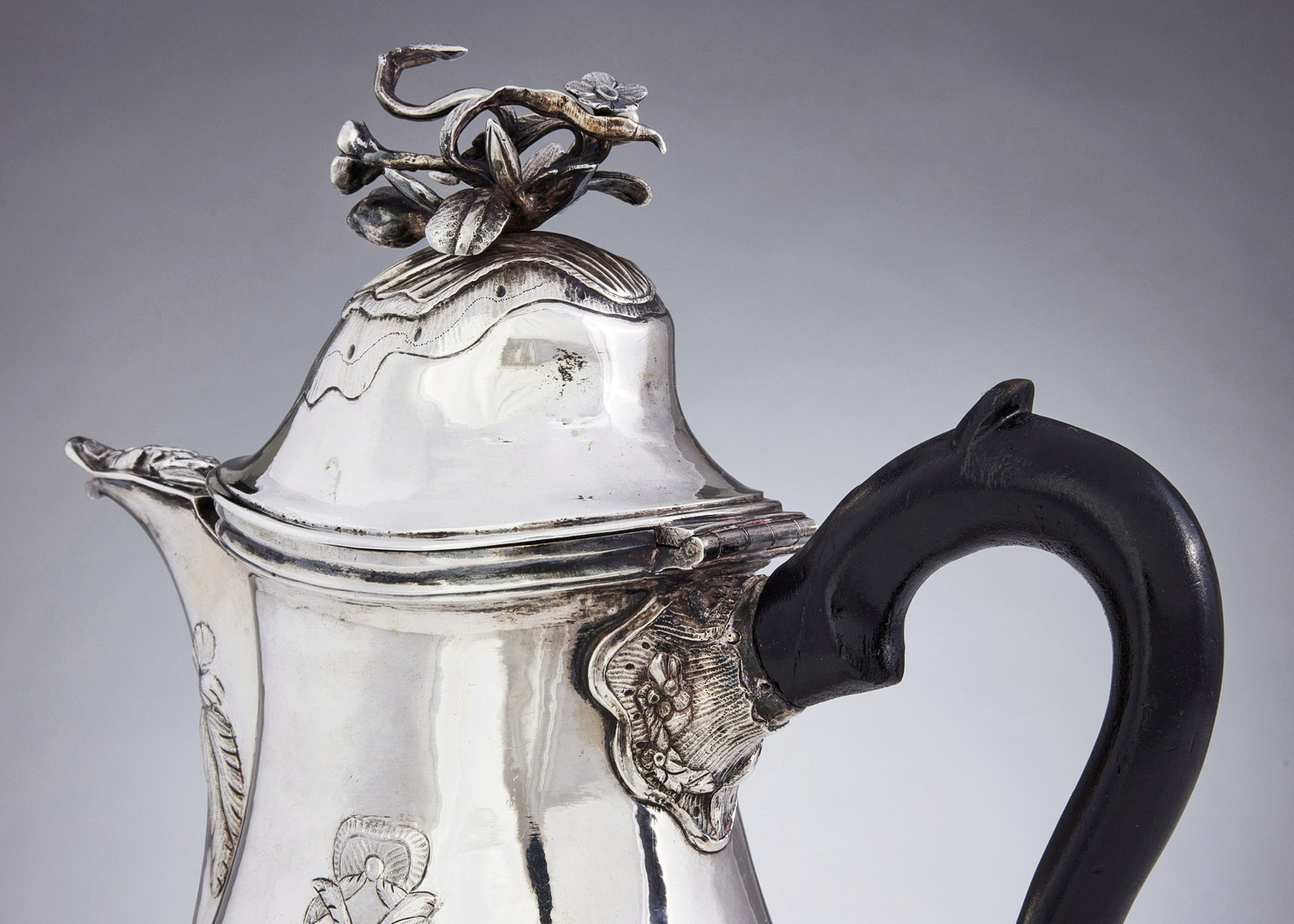CARL GUSTAF AHLELUNDH. Kaffekanna, silver, Kalmar 1787. Rokoko.