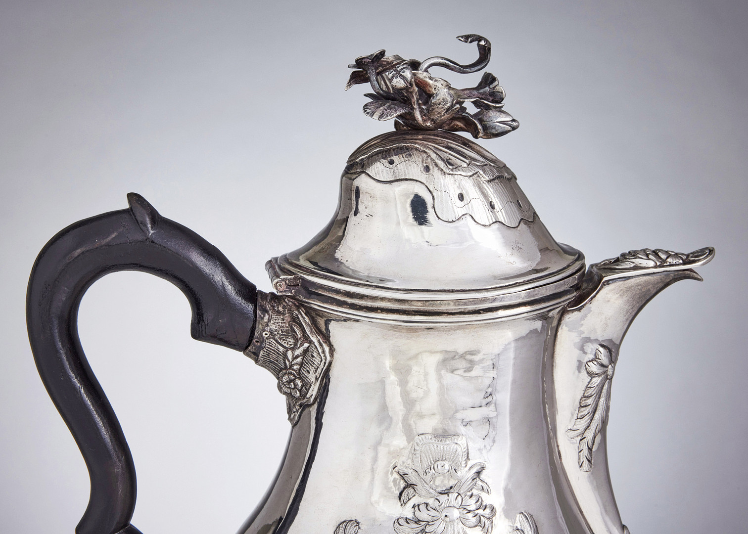 CARL GUSTAF AHLELUNDH. Kaffekanna, silver, Kalmar 1787. Rokoko.