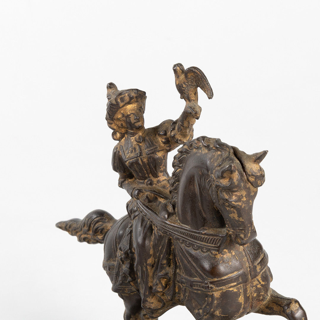 SKULPTURER, 2 st, figur till häst samt Jeanne D'Arc till häst, otydlig signatur.