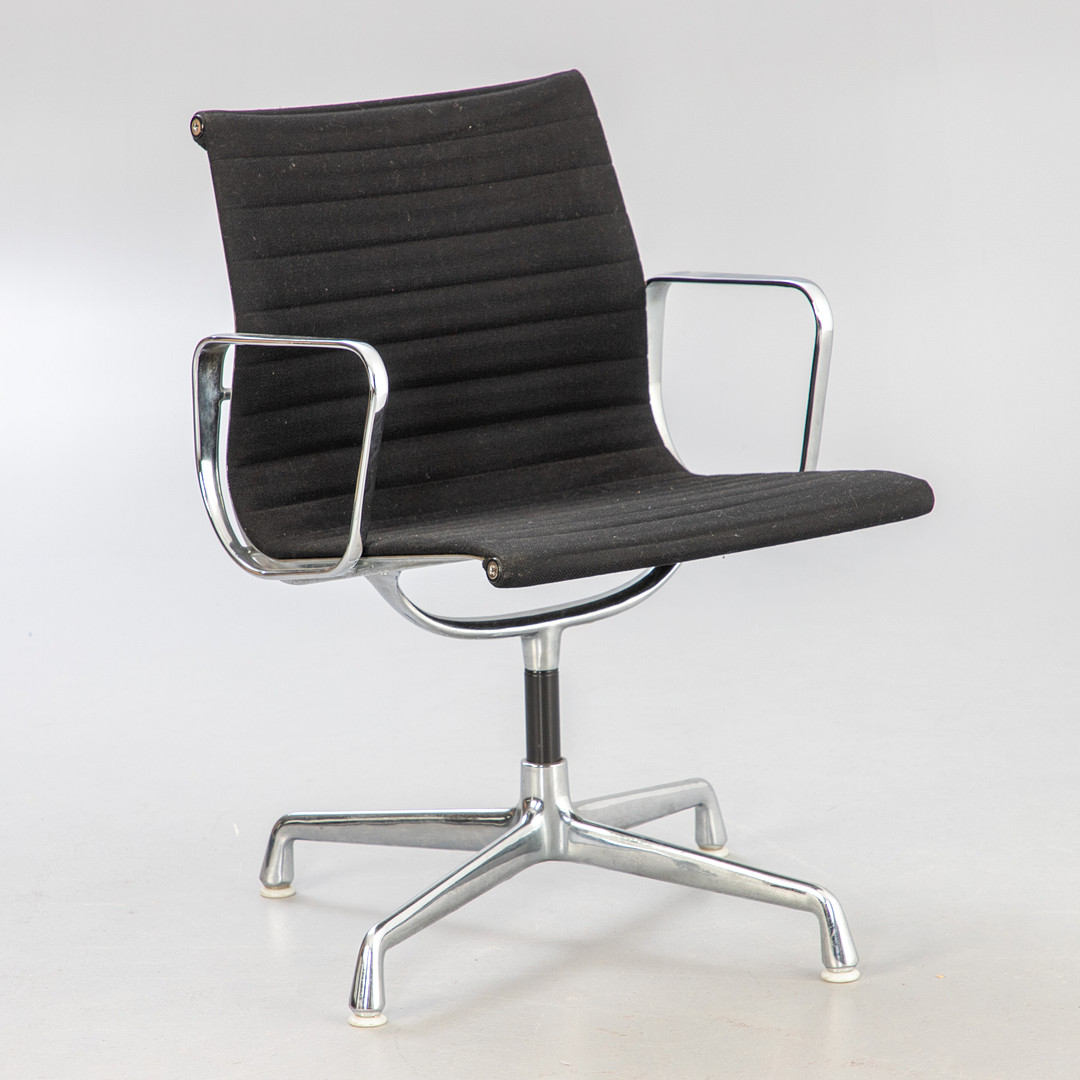 CHARLES & RAY EAMES. Vitra / Herman Miller, Aluminium Chair 