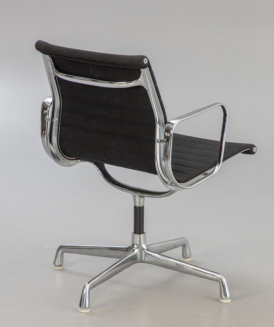 CHARLES & RAY EAMES. Vitra / Herman Miller, Aluminium Chair 