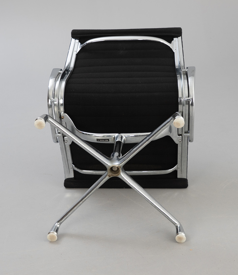 CHARLES & RAY EAMES. Vitra / Herman Miller, Aluminium Chair 