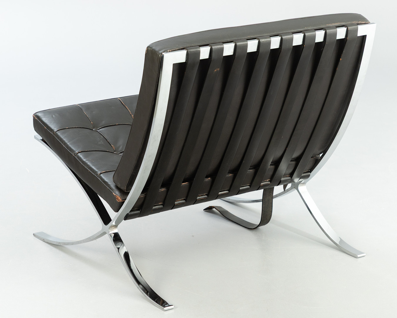 LUDWIG MIES VAN DER ROHE. Barcelona Chair, Knoll International / Knoll.