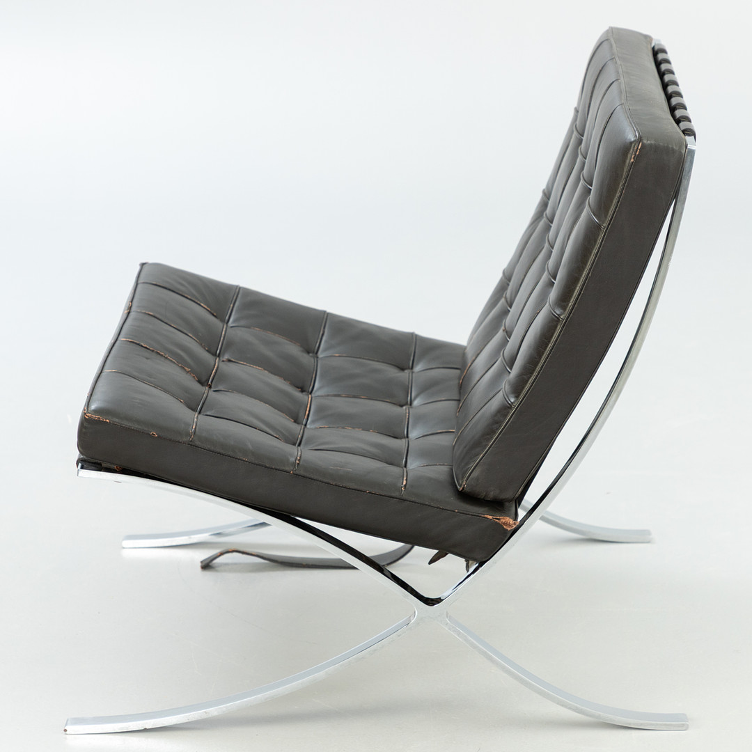 LUDWIG MIES VAN DER ROHE. Barcelona Chair, Knoll International / Knoll.