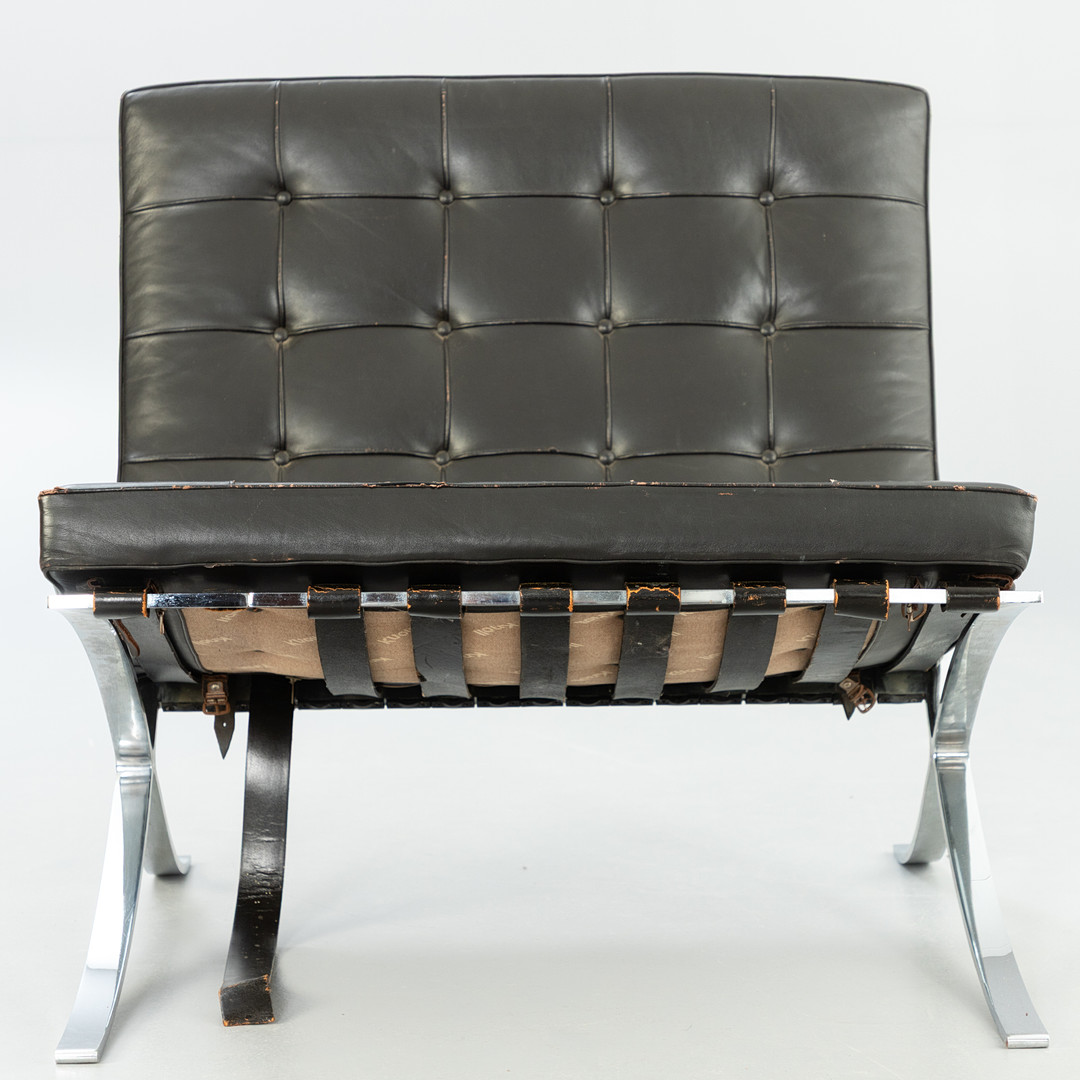 LUDWIG MIES VAN DER ROHE. Barcelona Chair, Knoll International / Knoll.