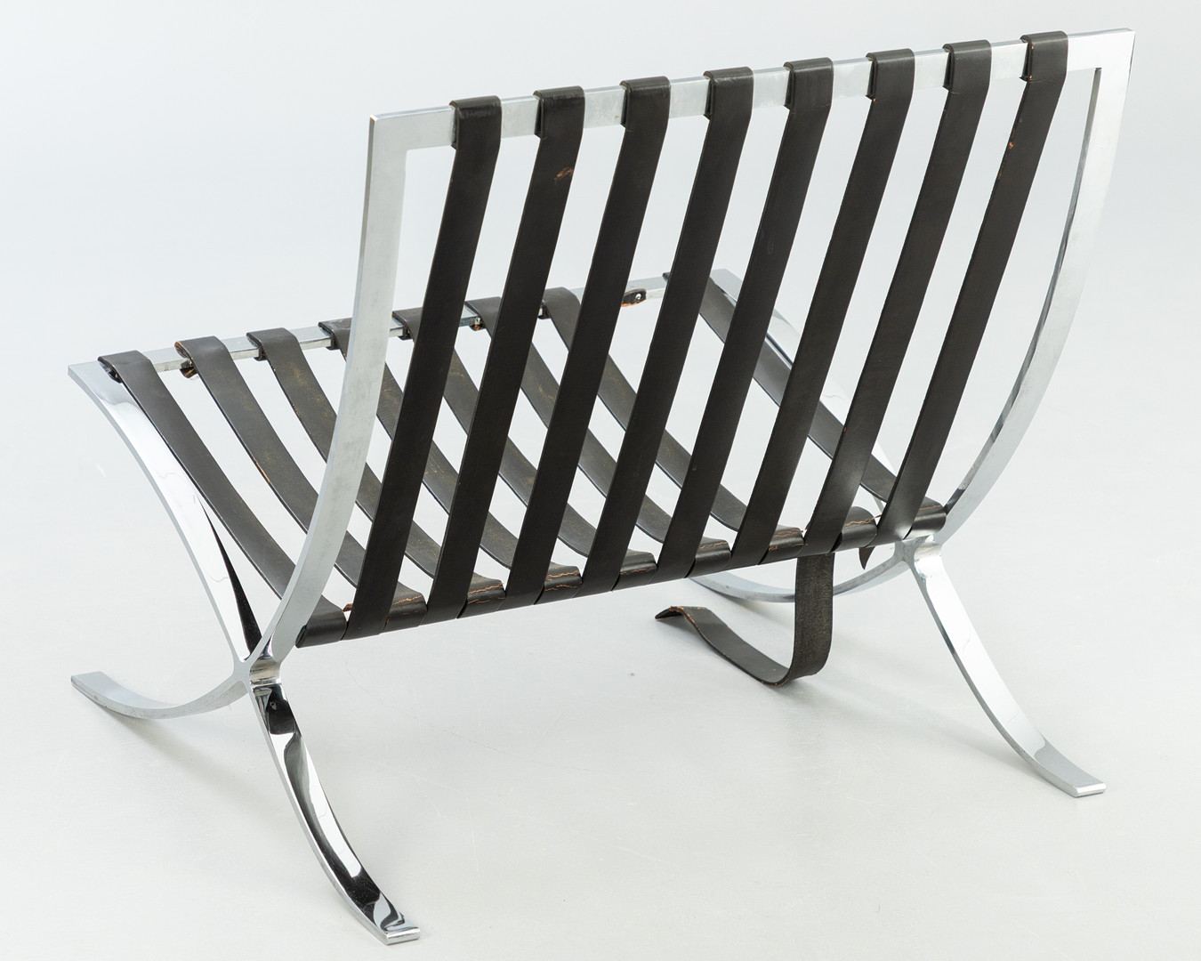 LUDWIG MIES VAN DER ROHE. Barcelona Chair, Knoll International / Knoll.