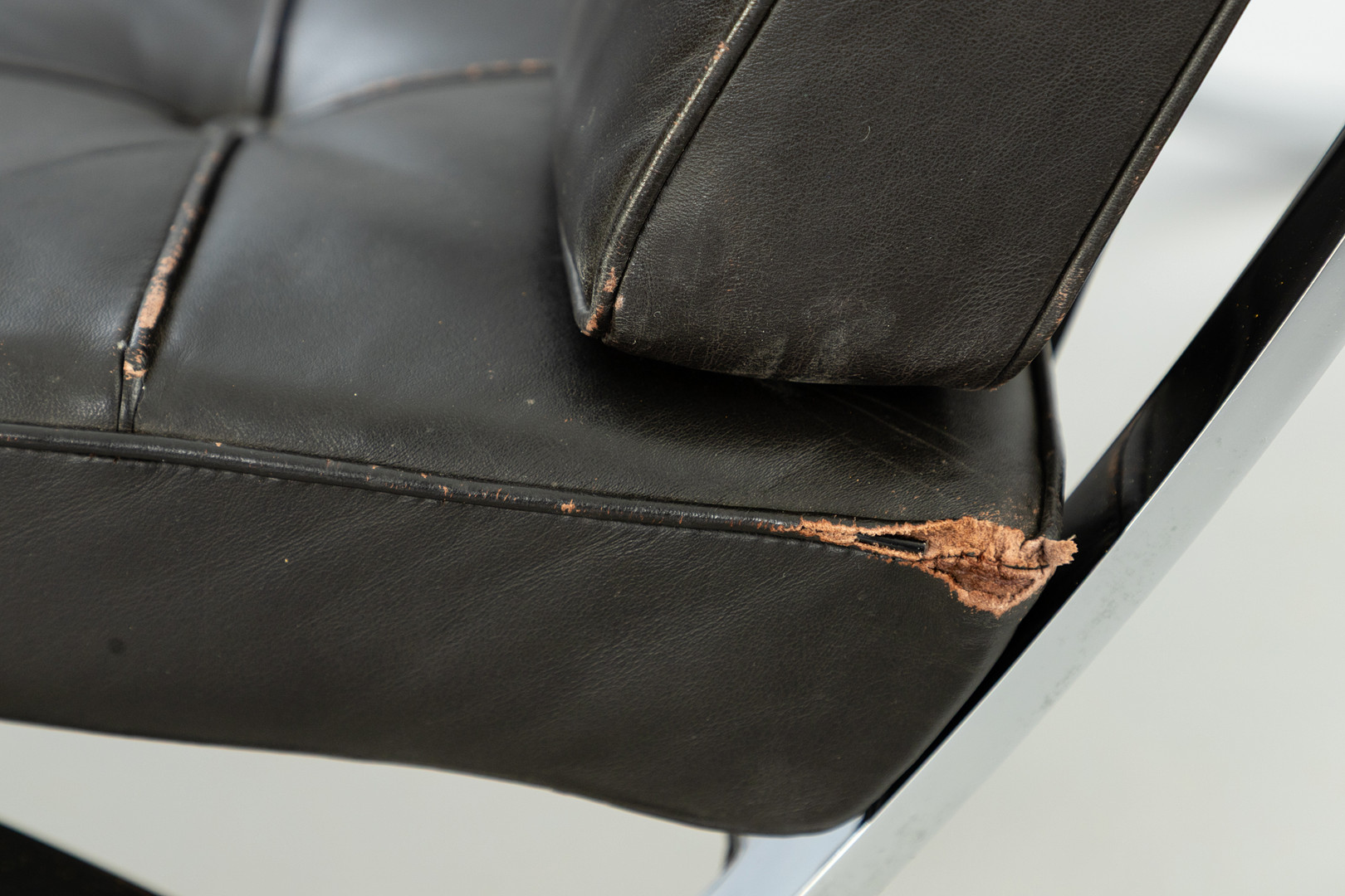 LUDWIG MIES VAN DER ROHE. Barcelona Chair, Knoll International / Knoll.